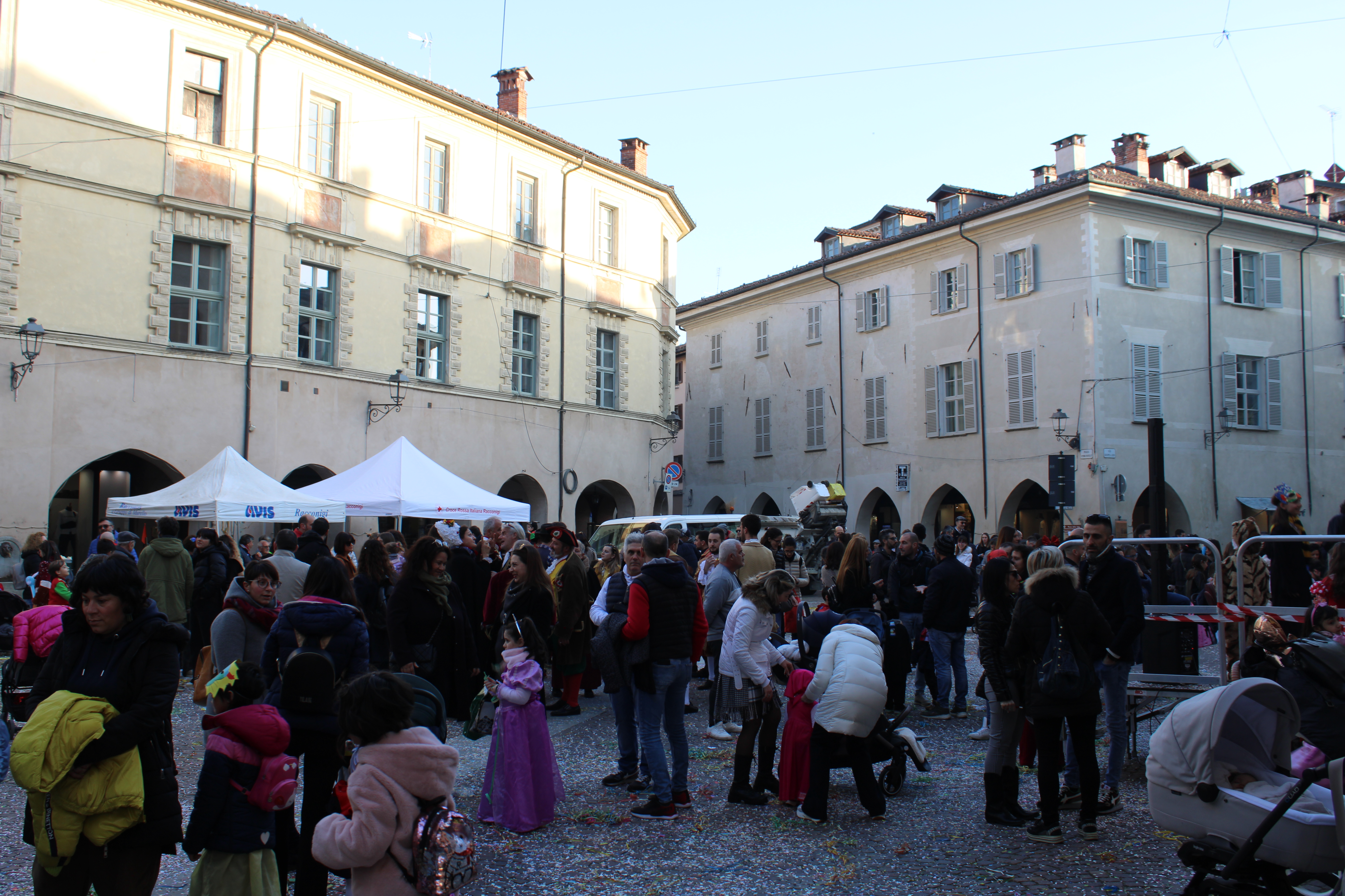 Foto-varie-del-Carnevale-in-piazza-degli-Uomini-sabato-17-febbraio-1