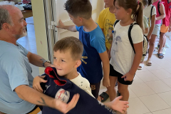 In-fila-per-ricevere-il-meritato-premio