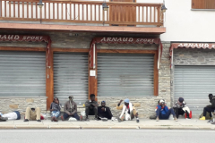 9.-la-siesta-a-Claviere-nellattesa-che-arrivi-il-buio-