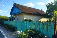 viaggio-ai-confini-dellucraina-case-sul-delta-del-danubio-tetti-di-paglia