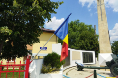 viaggio-ai-confini-dellucraina-memoriale-vicino-scuola