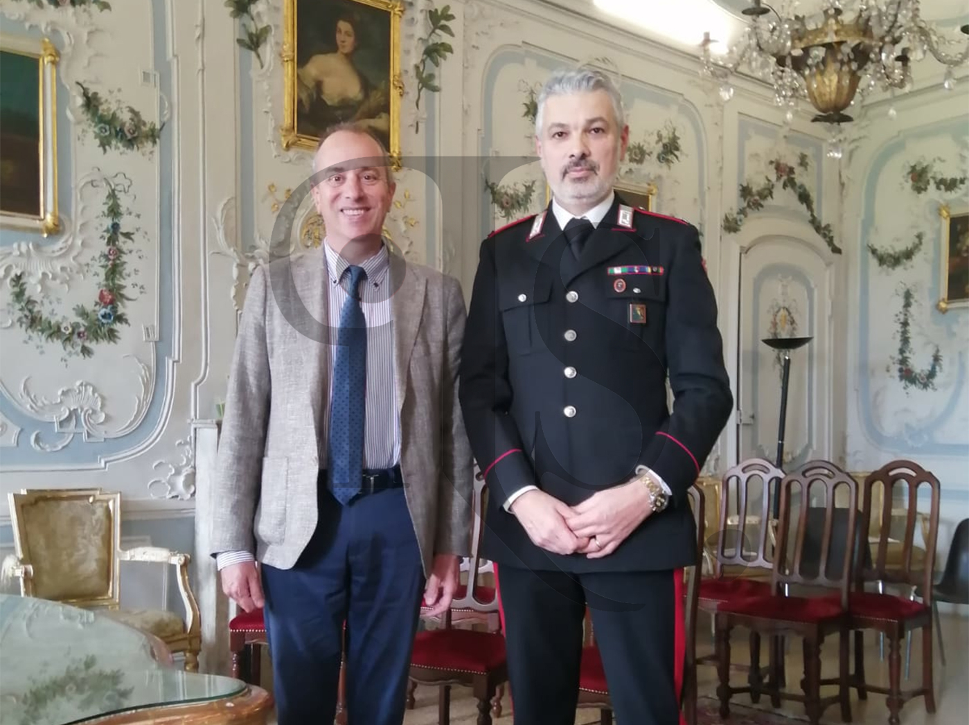 Il sindaco Giorgio Alberione con il neocomandante maresciallo Silvano Tavella