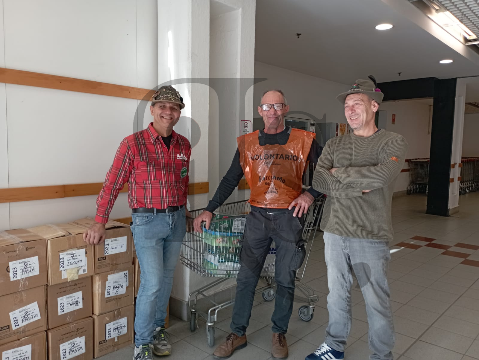 Francesco Curti e Mario Bossio degli Alpini con al centro Ezio Pilotto