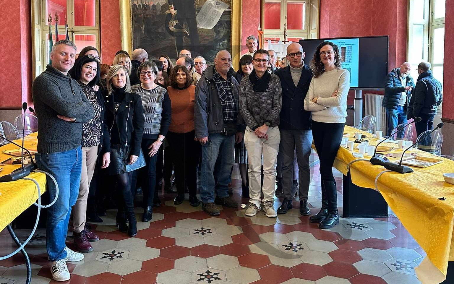 Festa in sala consiliare per Riccardo Roggero (sulla destra, accanto al sindaco Oderda)