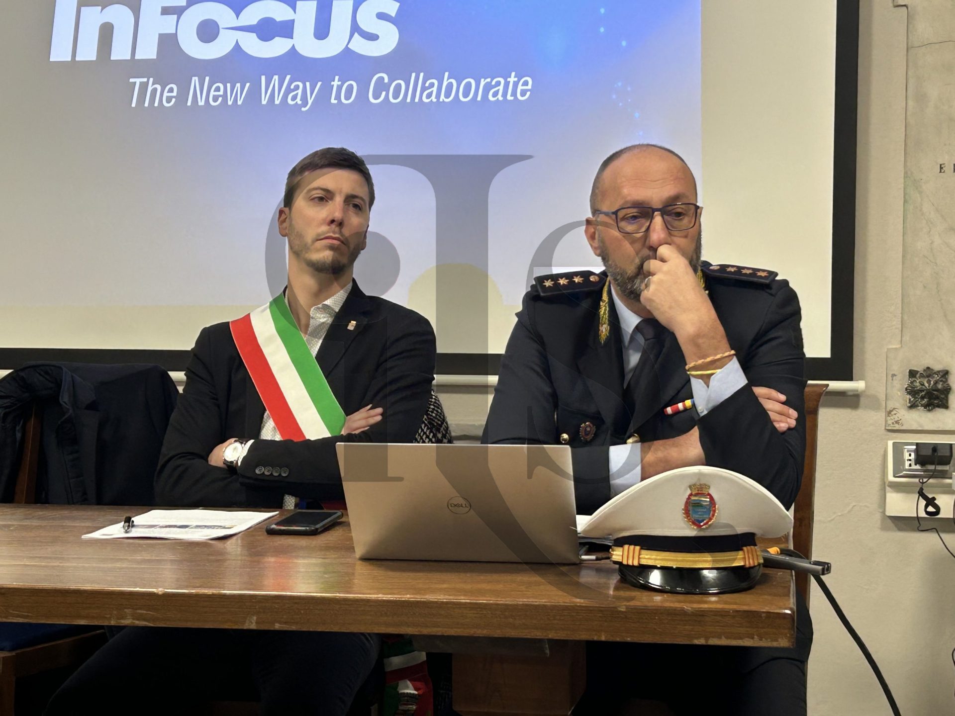 Il sindaco di Genola Flavio Gastaldi assieme al comnandante di polizia Franco Bruno