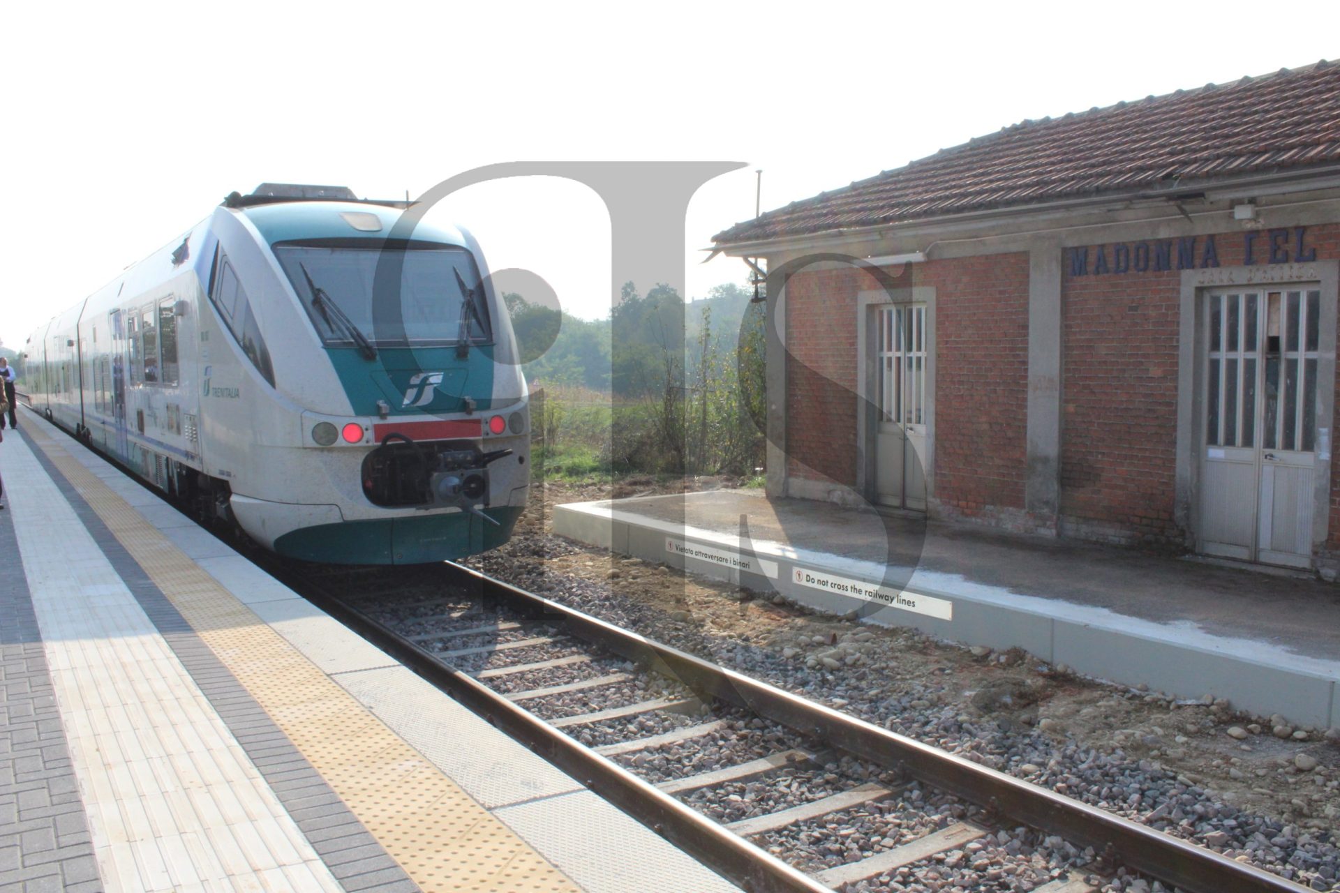 Il treno alla stazione di Madonna del Pilone nel settembre 2016