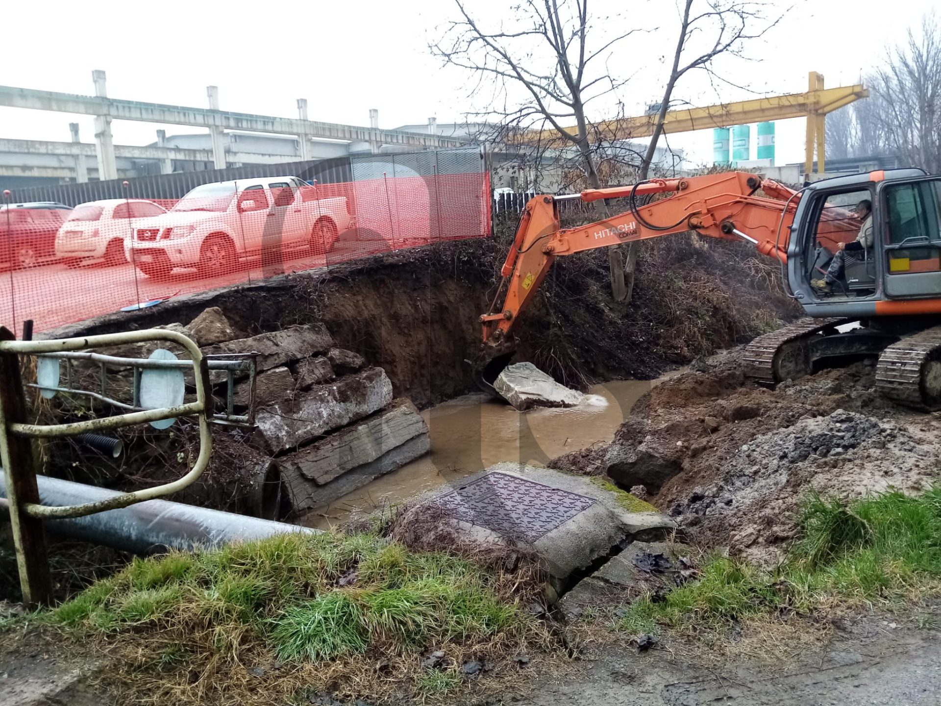 Il rifacimento della sponda della bealera della Grassa in via del Chiosso