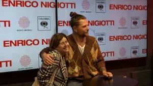 Enrico Nigiotti con una fan