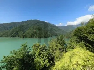Lago Inguri