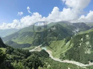 La valle prospiciente il Monumento dell'Amicizia